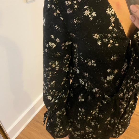 Cupcakes and Cashmere Bell Sleeve Floral Romper - Picture 7 of 7